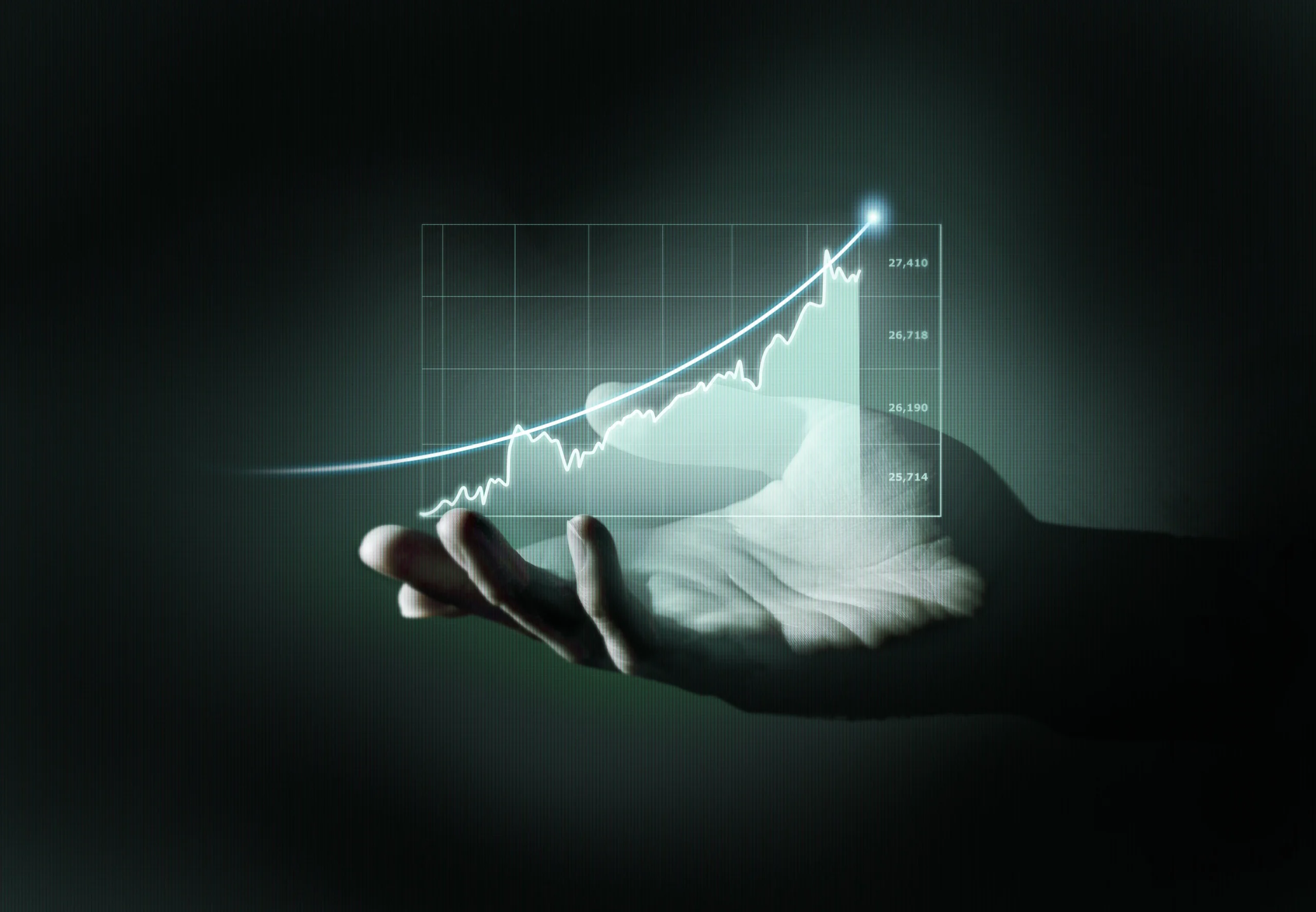 top swing trading strategies 2025 displaying Fibonacci retracement and moving average crossover setups